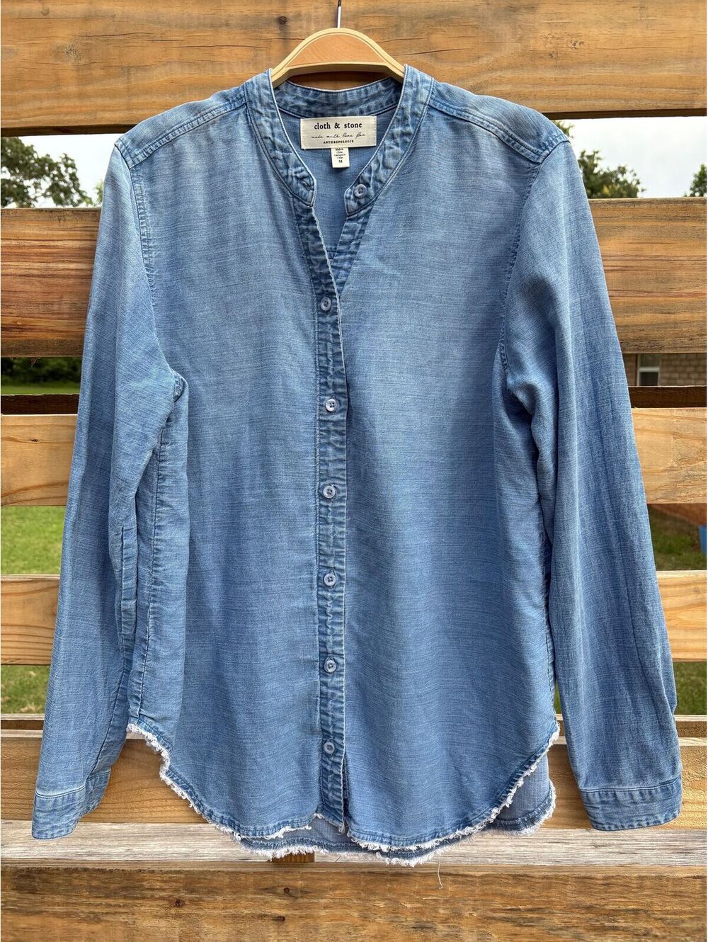 #132 Cloth & Stone Anthropologie Frayed Denim Button Top - Picture 2 of 4